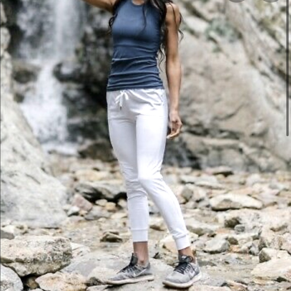 EUC Zia white unwind jogger size xxl